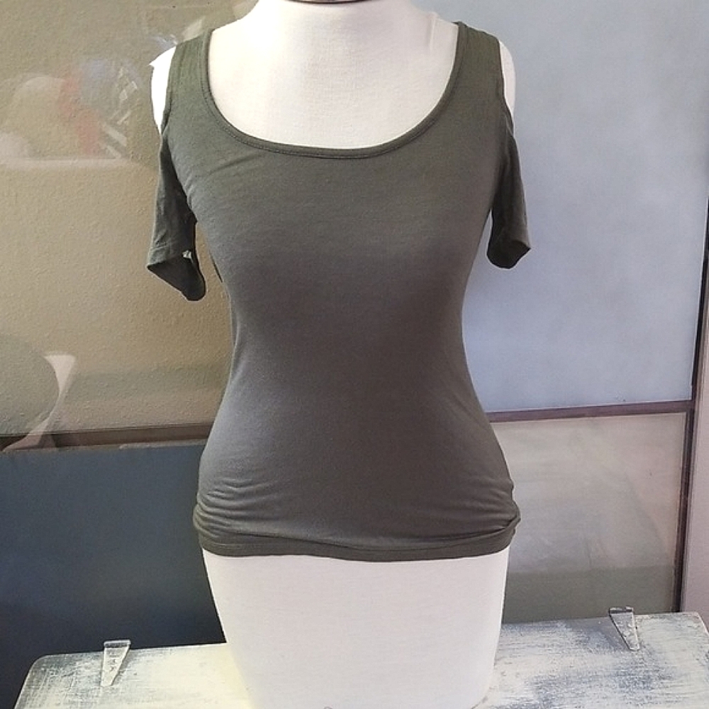 Glitz Cold shoulder tee
